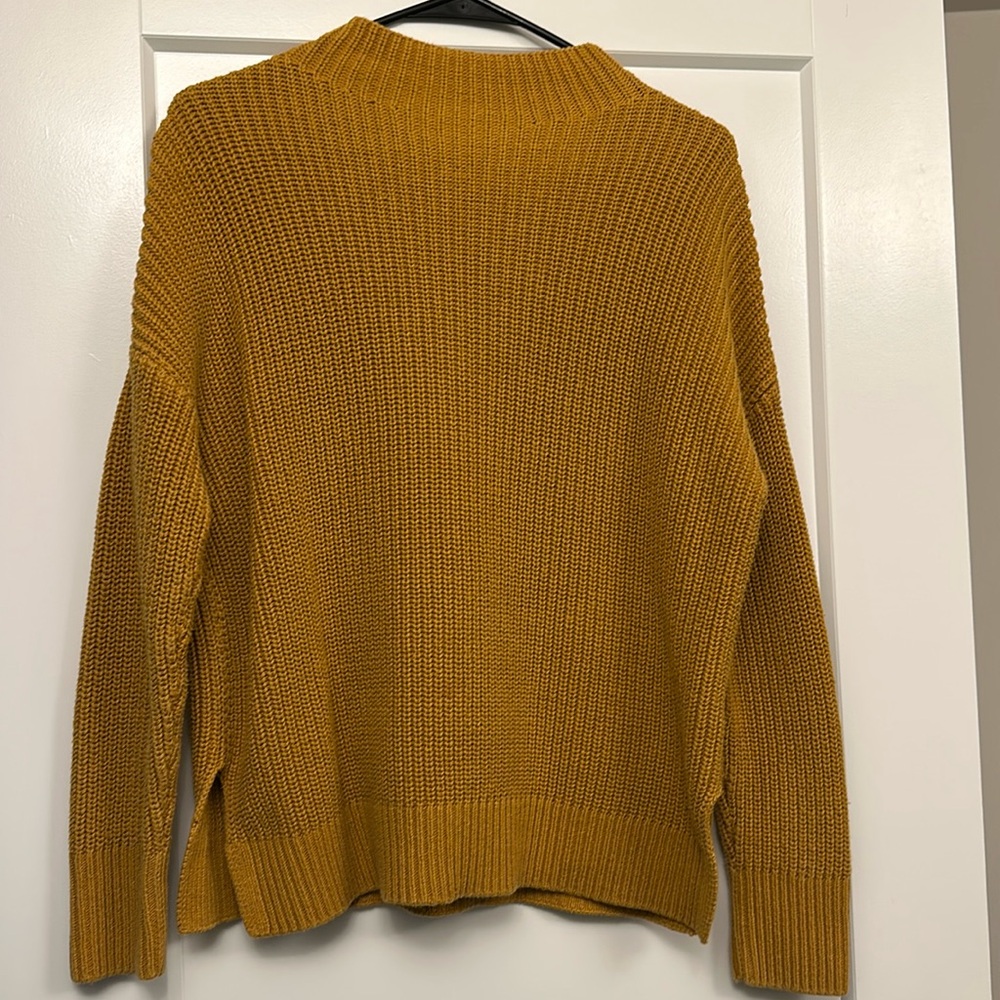 Women’s size medium max studio sweater
